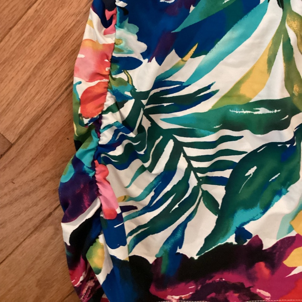 NWT “IT FIGURES” TUMMY THINNING RUCHED SIDES VIBRANT TROPICAL TANKINI - Picture 4 of 11